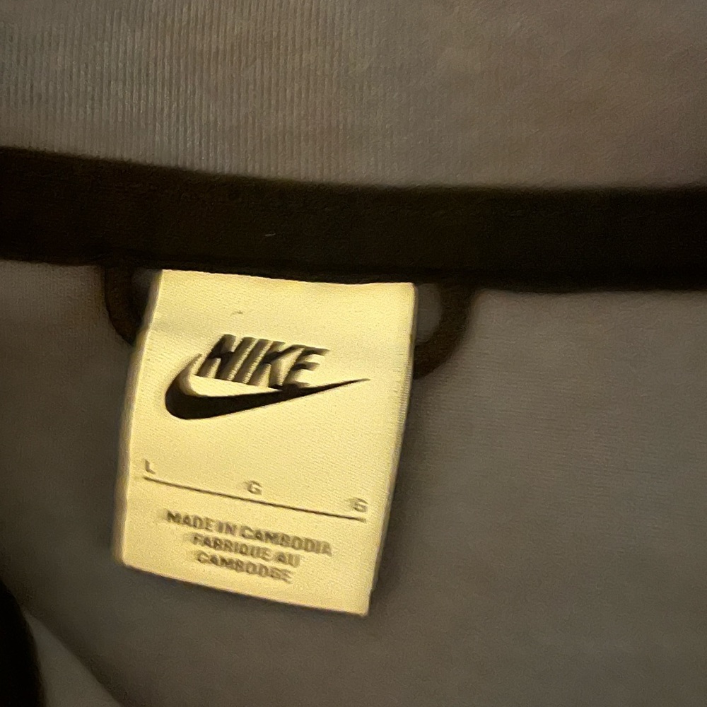 Nike Tech - Picture 2 of 2